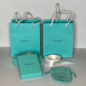 Tiffany & Co. set shopping bags/box/pouch & ribbon